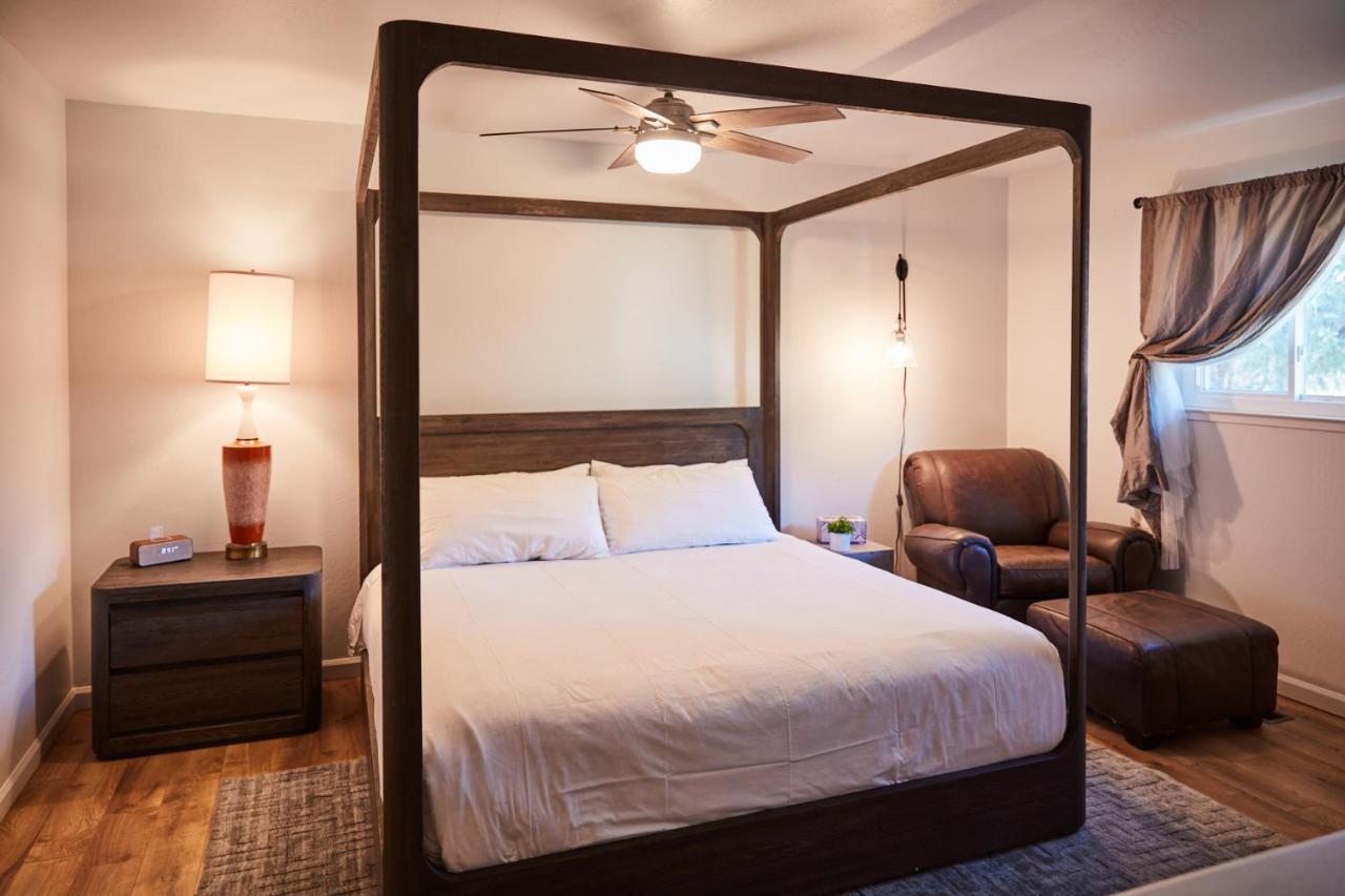 Bed And Barrel At Stonehouse Cellars Panzió Clearlake Oaks Kültér fotó